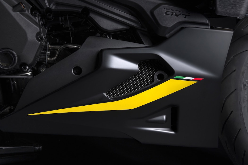 Ducati DiavelS Black and Steel zadel