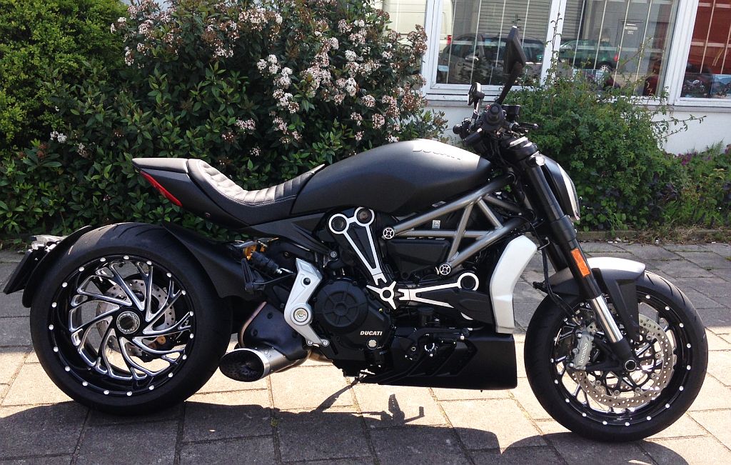 Ducati XDiavel accessoires dealer amsterdam motortoer